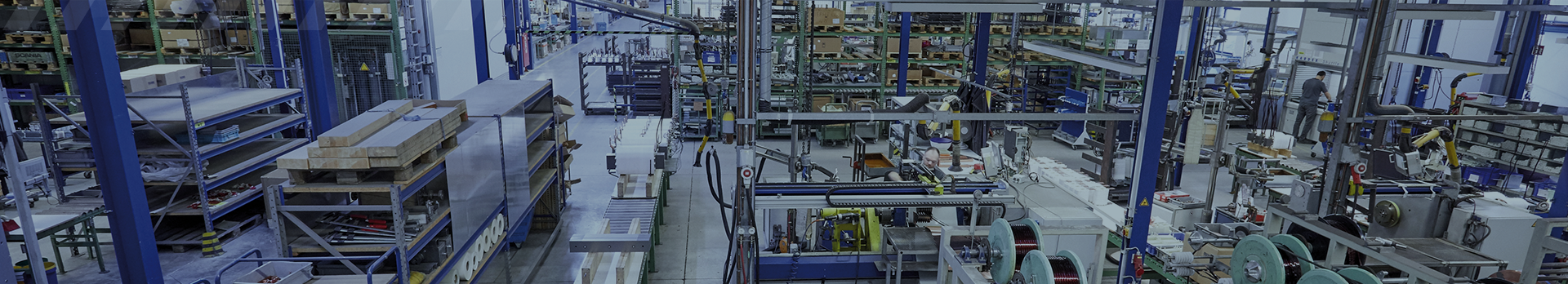 Startseiten-Slider – Industrieproduktion Headerbild des Startseiten-Sliders mit Industrie- und Fertigungsmotiv, repräsentiert EMB-Produkte im Einsatz