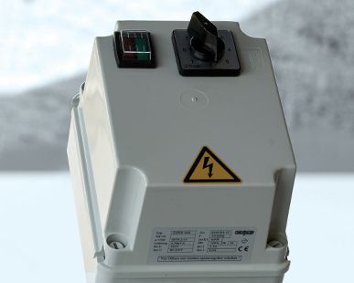 Abbildung eines Drehzahlstellers in Standardausführung mit Drehknopf und Gehäuse, Produktbeispiel aus der Steuerungstechnik Abbildung eines Drehzahlstellers in Standardausführung mit Drehknopf und Gehäuse, Produktbeispiel aus der Steuerungstechnik