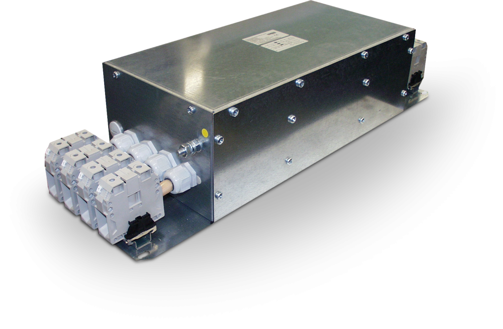 Freigestelltes Produktbild eines Netzfilters mit realistischem Schattenwurf, optimiert für Webdarstellung